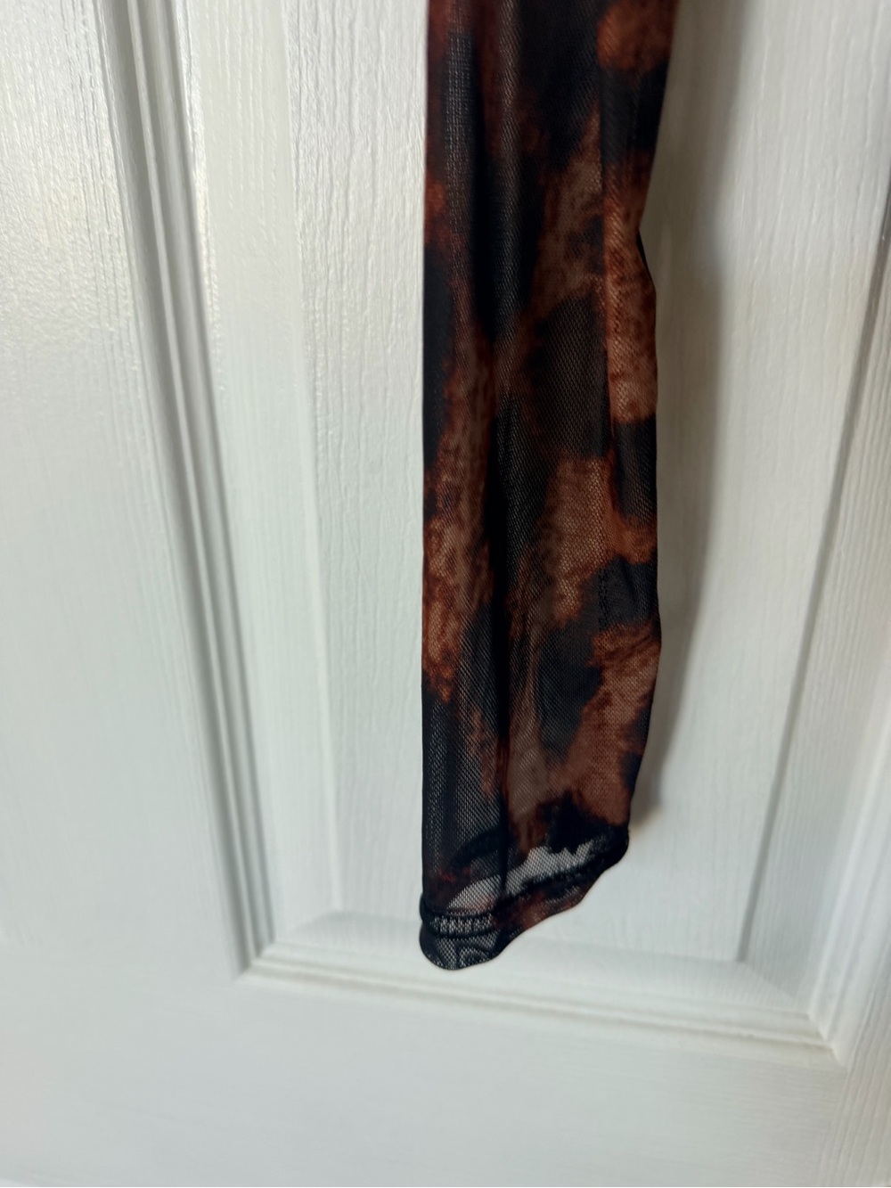 PrettyLittleThing Sheer Leopard Print Long Sleeve Bodysuit in Brown and Black - Picture 4 of 6
